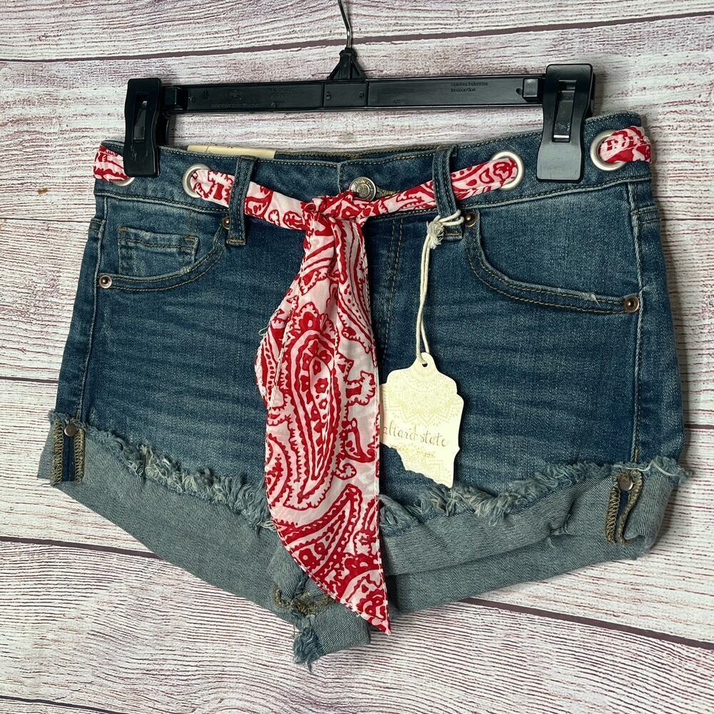 Altar'd State Marlo Button Fly Bandana Belt Distressed Denim Shorts Size 26 New - Picture 9 of 10